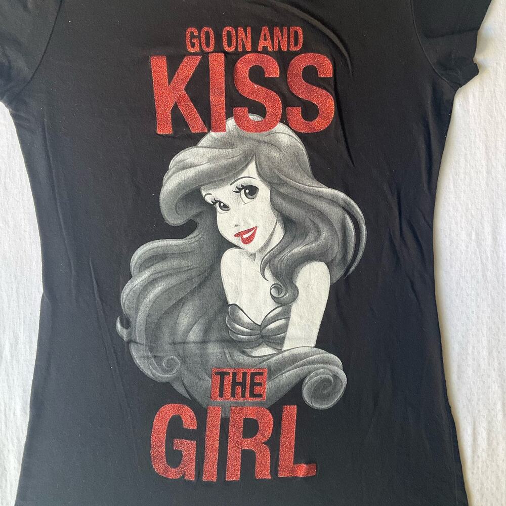 Disney Women’s Short Sleeve T-shirt size S, Black, Kiss The Girl Little Mermaid - Picture 5 of 7